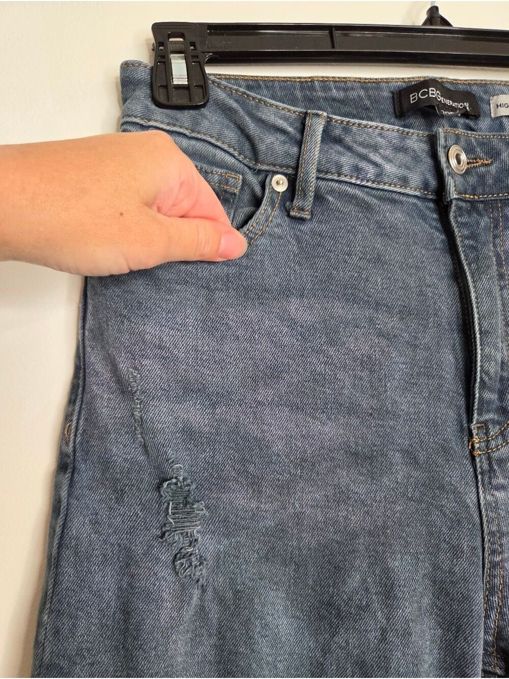 BCBG Generation High Rise Wide Leg Raw Hem Jeans Size 28/6 - Picture 5 of 16